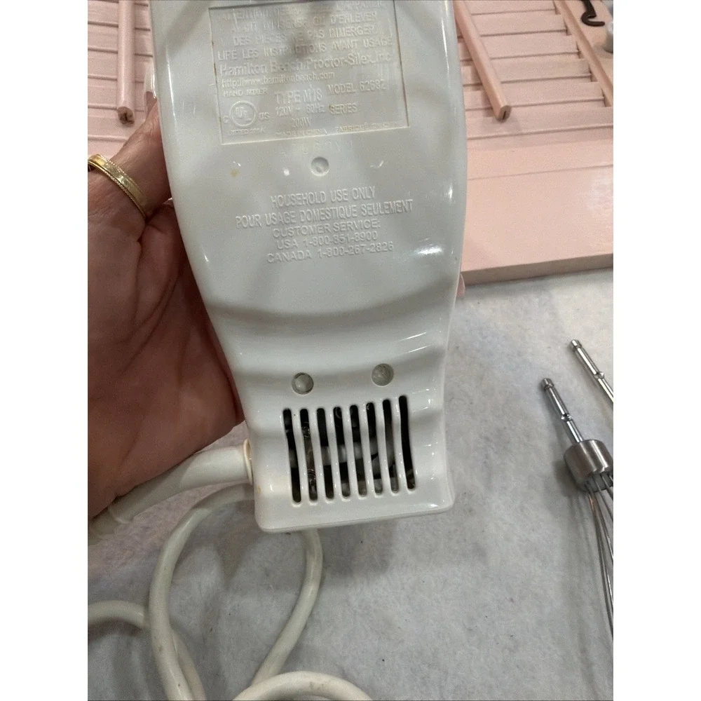 Hamilton Beach 6-Speed Electric Hand Mixer Works Great Good Condition Used. 4 At